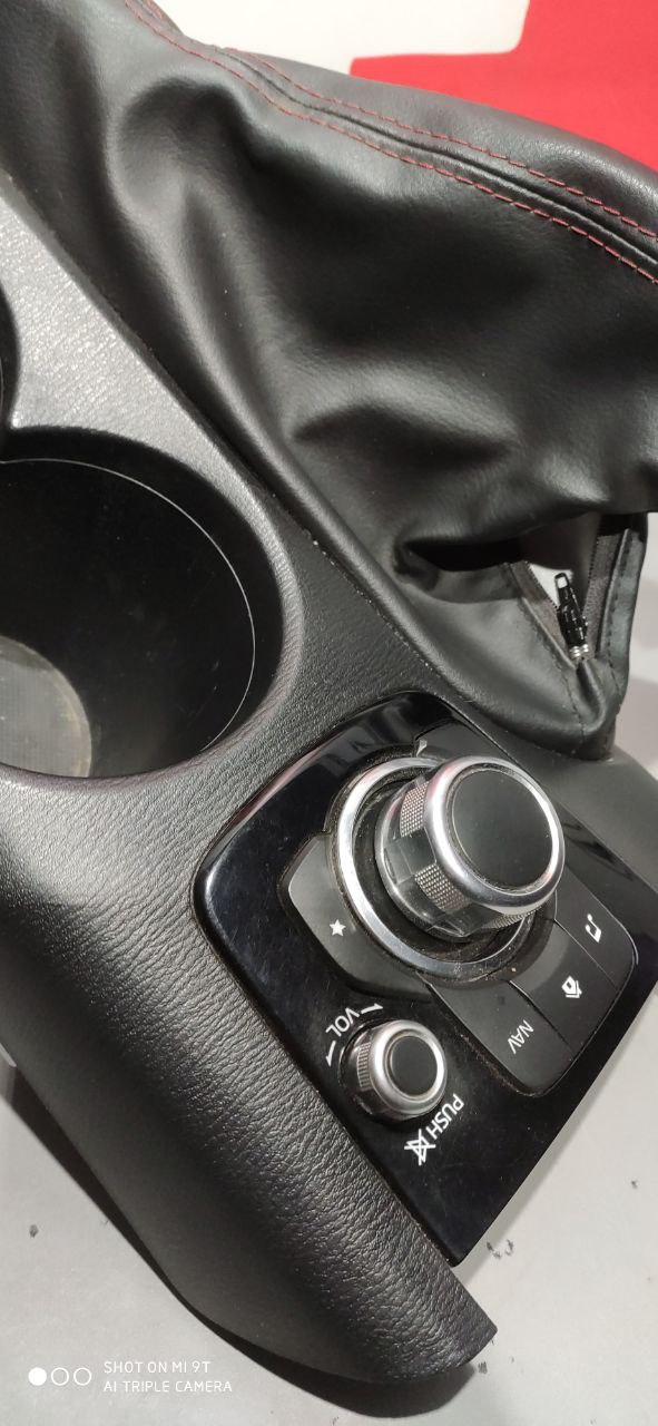 Центральна консоль (панель підсклянників) Mazda 3 BM / BN BHN1-64-431 - Зображення 5