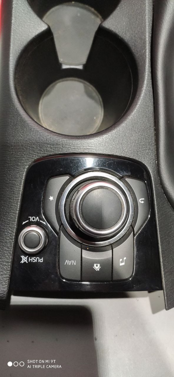 Центральна консоль (панель підсклянників) Mazda 3 BM / BN BHN1-64-431 - Зображення 3