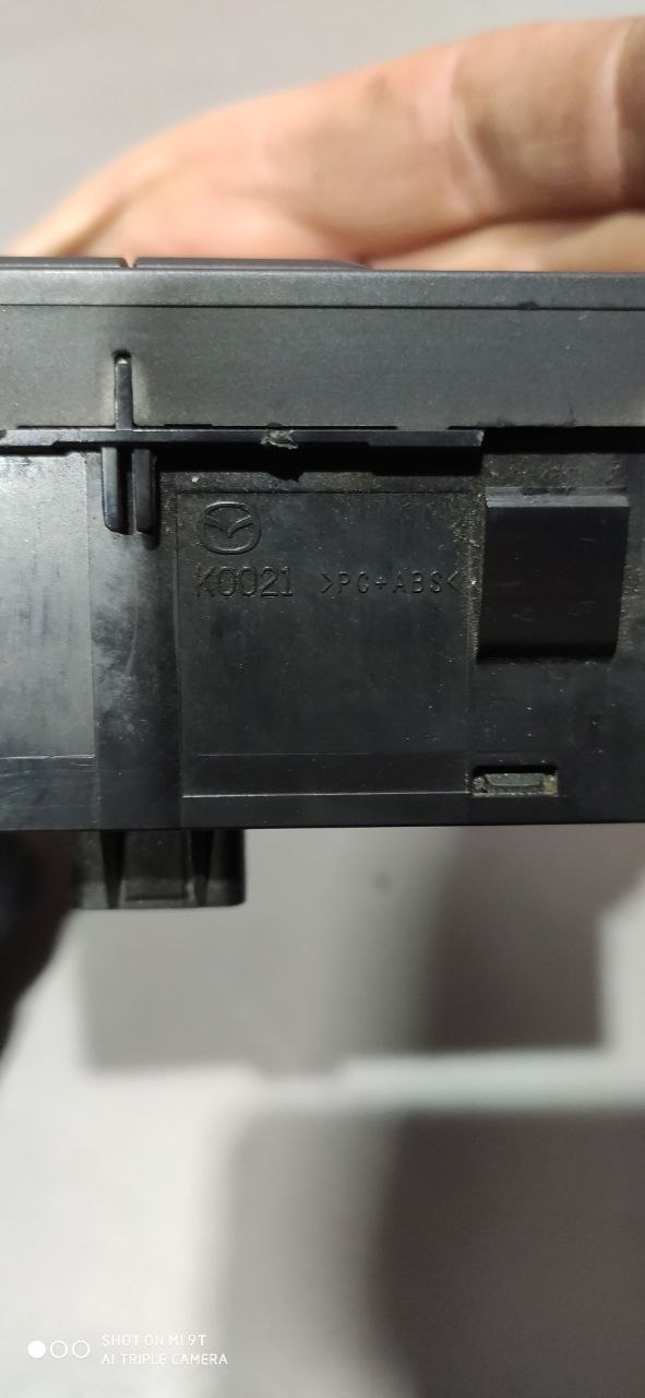 Блок кнопок Mazda GJR9-66-170A - Зображення 3