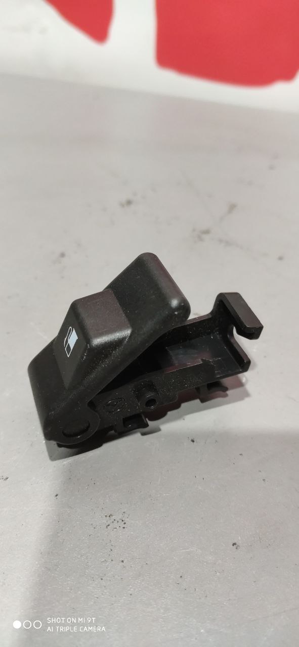 Кнопка відкриття паливного бака Mazda 17500390573 - Зображення 6