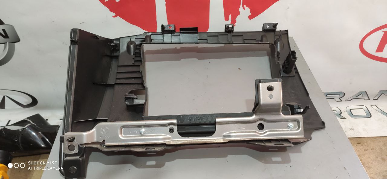 Корпус бардачка (рамка) Mazda BJS7-64-261