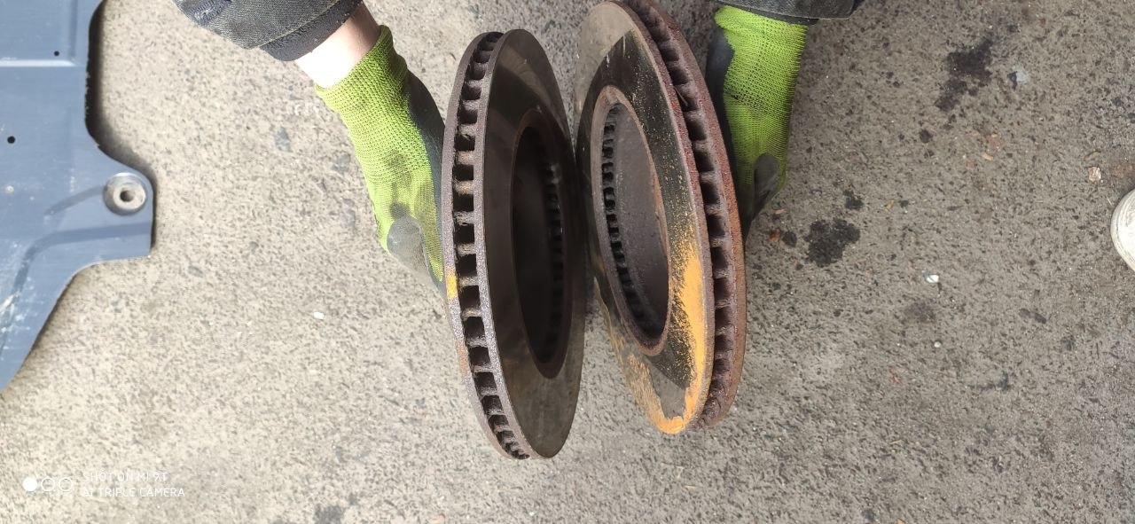 Передній гальмівний диск Mazda 3 BM / BN BHN2-33-251