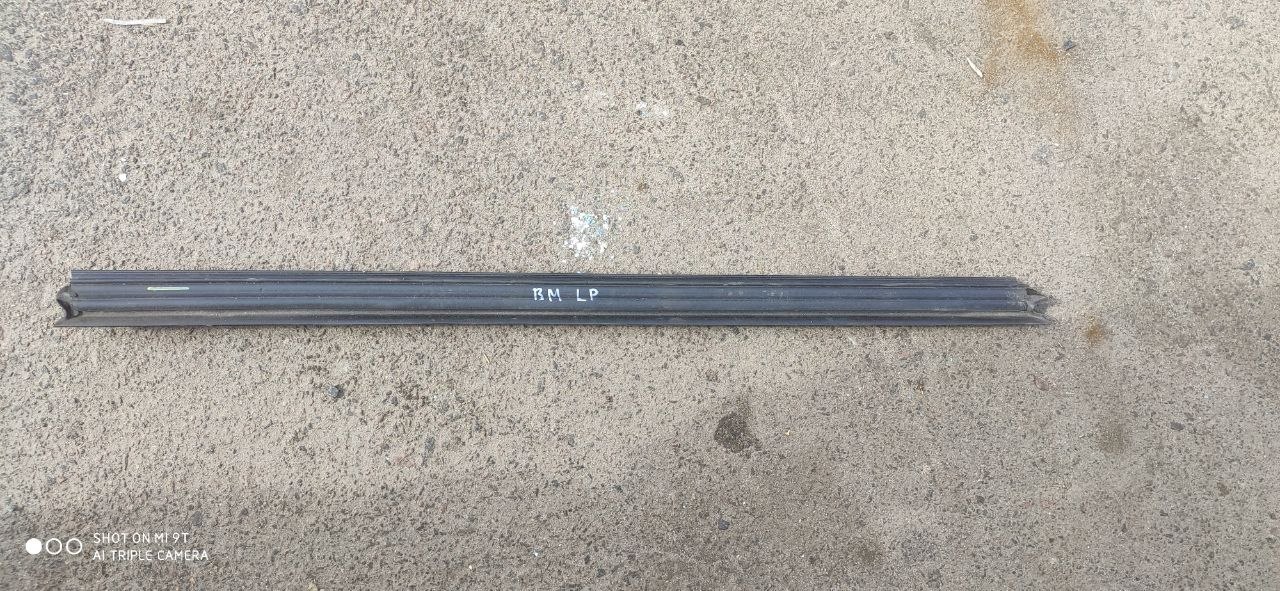 Молдинг передньої лівої двері Mazda 3 BM / BN BHN1-51-6H1