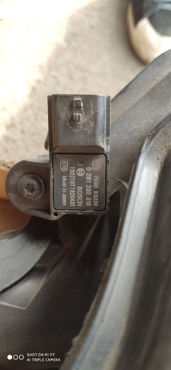 Впускний колектор Mazda 3 BM / BN 2.0 PE02-13-100 - Зображення 4