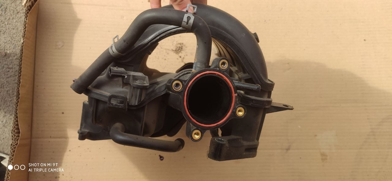 Впускний колектор Mazda 3 BM / BN 2.0 PE02-13-100 - Зображення 5