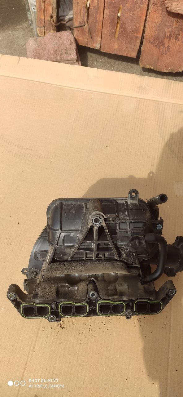 Впускний колектор Mazda 3 BM / BN 2.0 PE02-13-100 - Зображення 3
