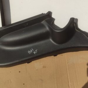 Права накладка дивана заднього сидіння Mazda 3 BM / BN BHN1-68-760