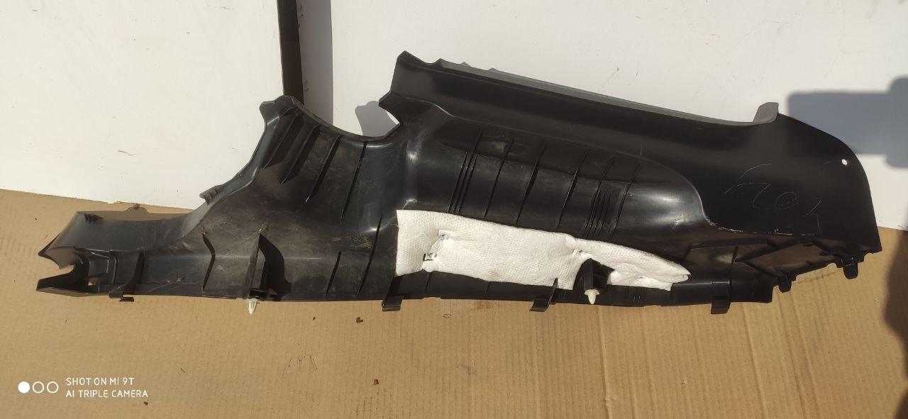 Права накладка дивана заднього сидіння Mazda 3 BM / BN BHN1-68-760 - Зображення 2