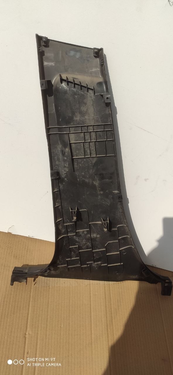 Права накладка центральної стійки Mazda 3 BM / BN BHN9-68-220 - Зображення 2