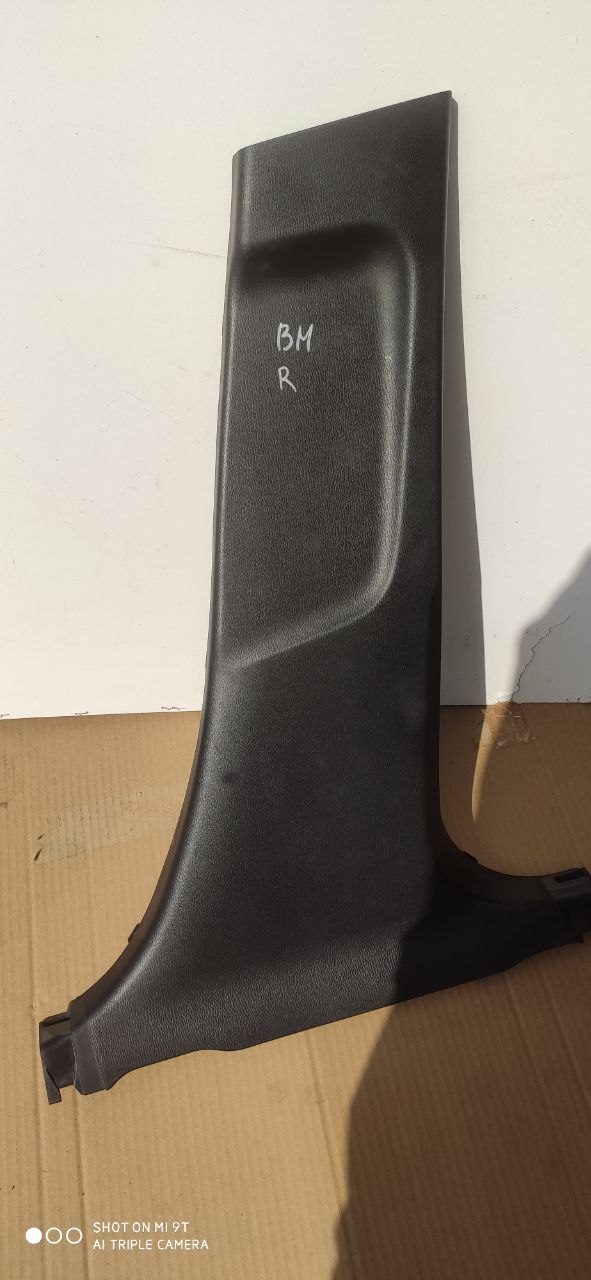 Права накладка центральної стійки Mazda 3 BM / BN BHN9-68-220