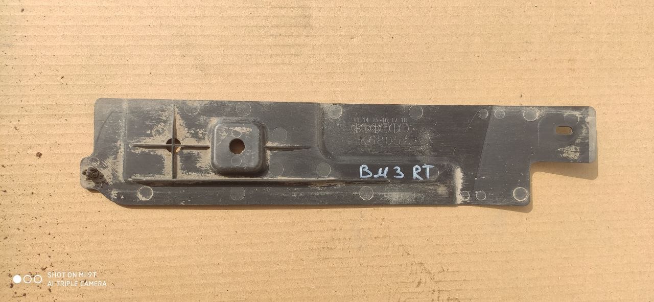 Правий кронштейн захисту днища Mazda 3 BM / BN K6805