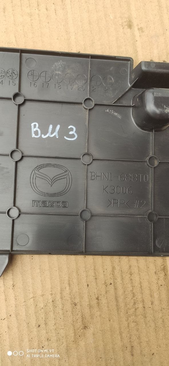 Кришка бокова багажника ліва Mazda 3 BM / BN BHN1-68-8T0 - Зображення 3