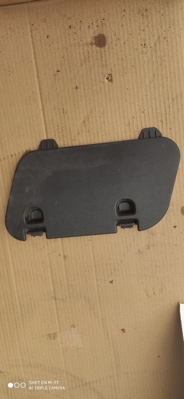 Кришка бокова багажника ліва Mazda 3 BM / BN BHN1-68-8T0