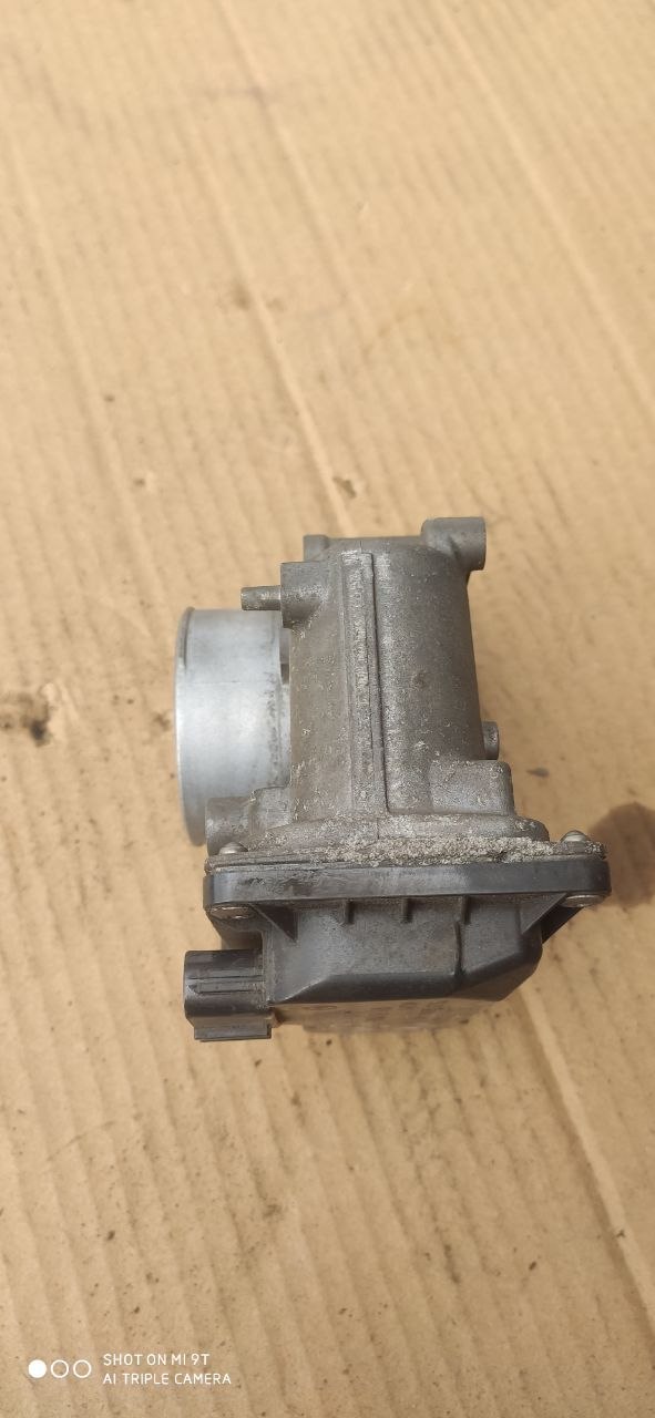 Дросельна заслінка Mazda 3 BM / BN P501-13-640
