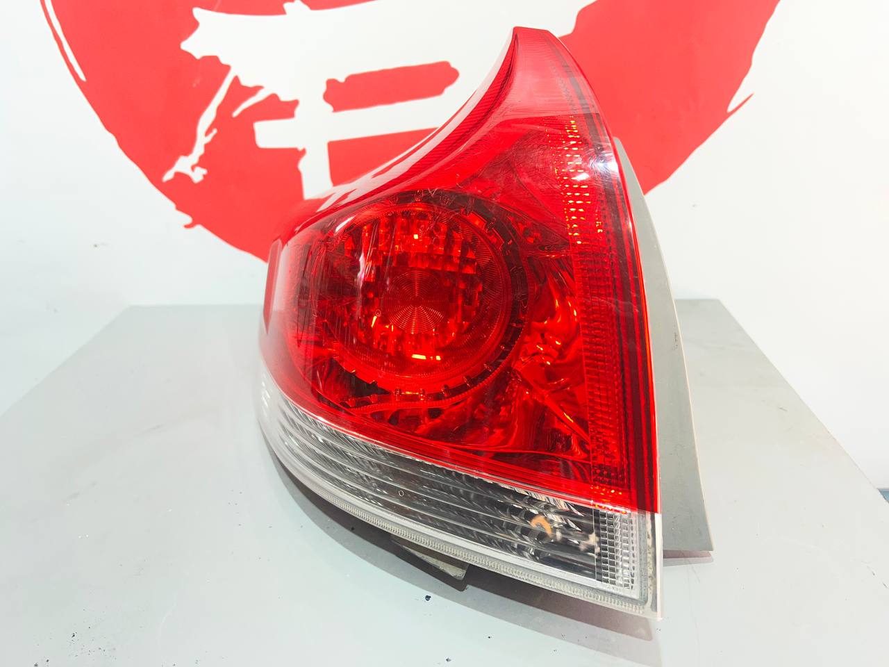 Задній лівий ліхтар Toyota Venza 2009–2016 OEM 81561-0T020
