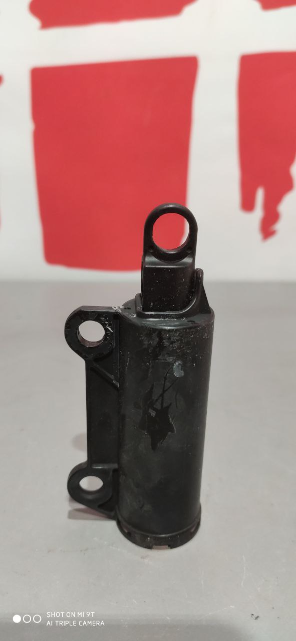 Демпфер (амортизатор) бардачка Toyota OEM 55557-33030 - Зображення 2