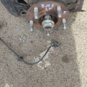Передня ліва цапфа (поворотний кулак) Mazda 3 BM / BN B45A-33-030