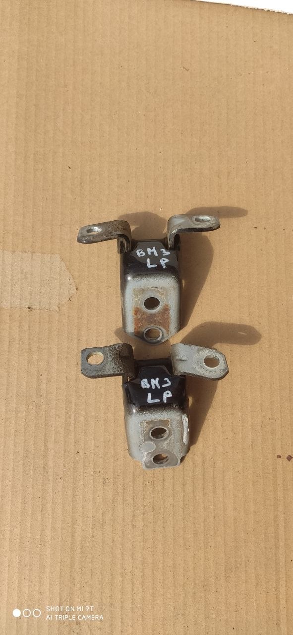 Петлі передніх лівих дверей Mazda 3 BM / BN B45A-58-270 / B45A-58-280