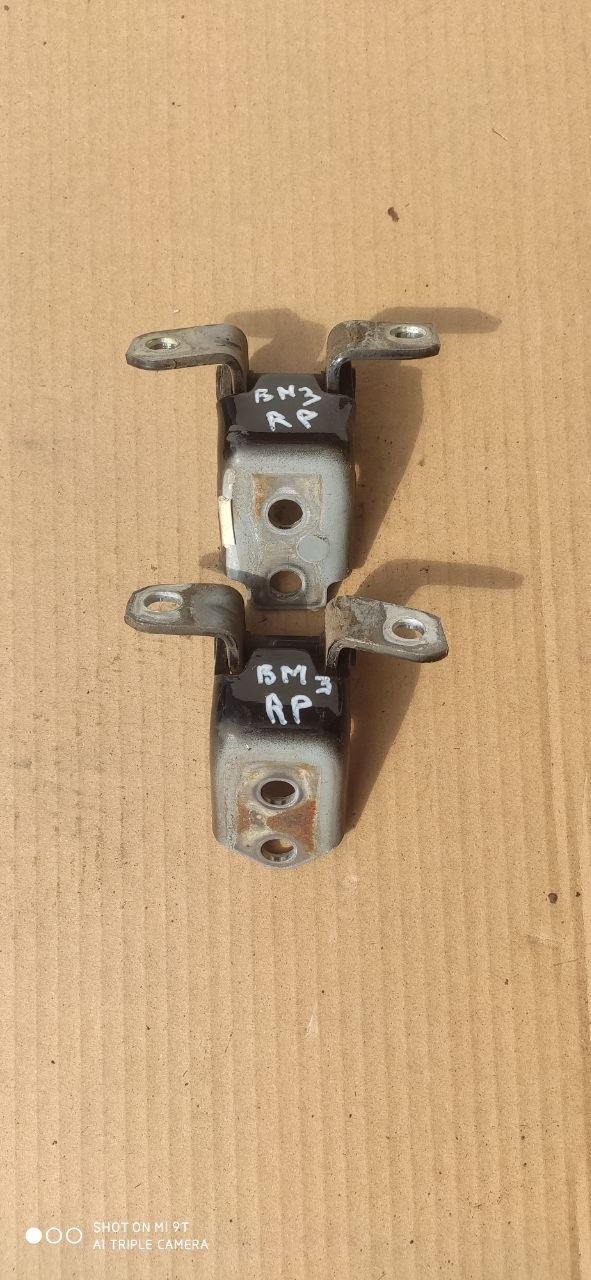 Петлі передніх правих дверей Mazda 3 BM / BN B45A-58-210 / B45A-58-220