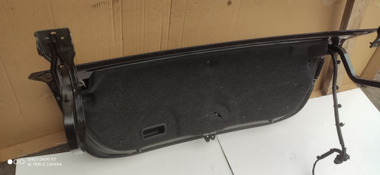 Кришка багажника Mazda 3 BM / BN седан OEM BHN1-52-61X чорна в зборі - Зображення 9