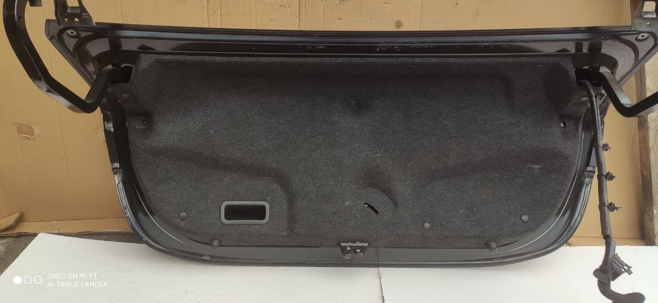 Кришка багажника Mazda 3 BM / BN седан OEM BHN1-52-61X чорна в зборі - Зображення 10