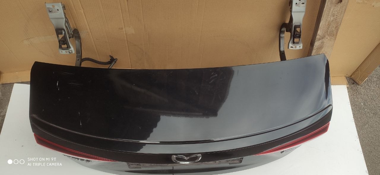 Кришка багажника Mazda 3 BM / BN седан OEM BHN1-52-61X чорна в зборі - Зображення 6