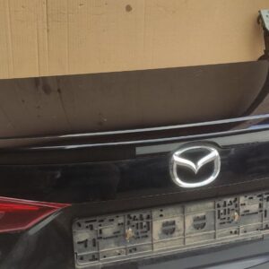 Кришка багажника Mazda 3 BM / BN седан OEM BHN1-52-61X чорна в зборі