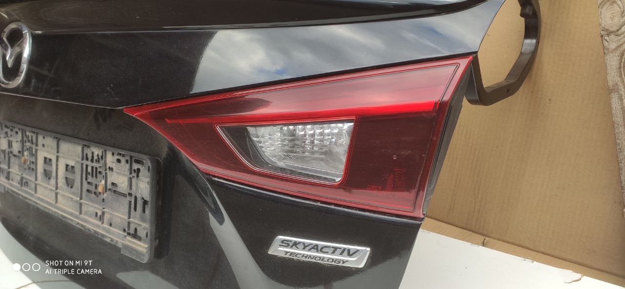 Кришка багажника Mazda 3 BM / BN седан OEM BHN1-52-61X чорна в зборі - Зображення 4