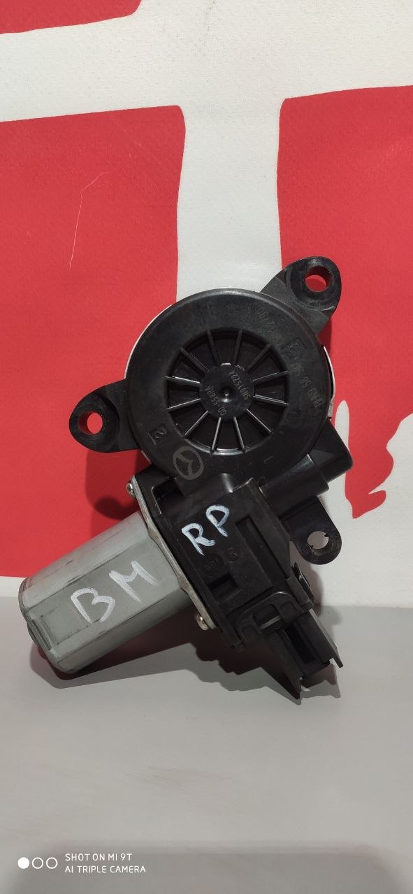 Моторчик склопідйомника задній правий Mazda 3 BM / BN OEM BHN9-58-58X