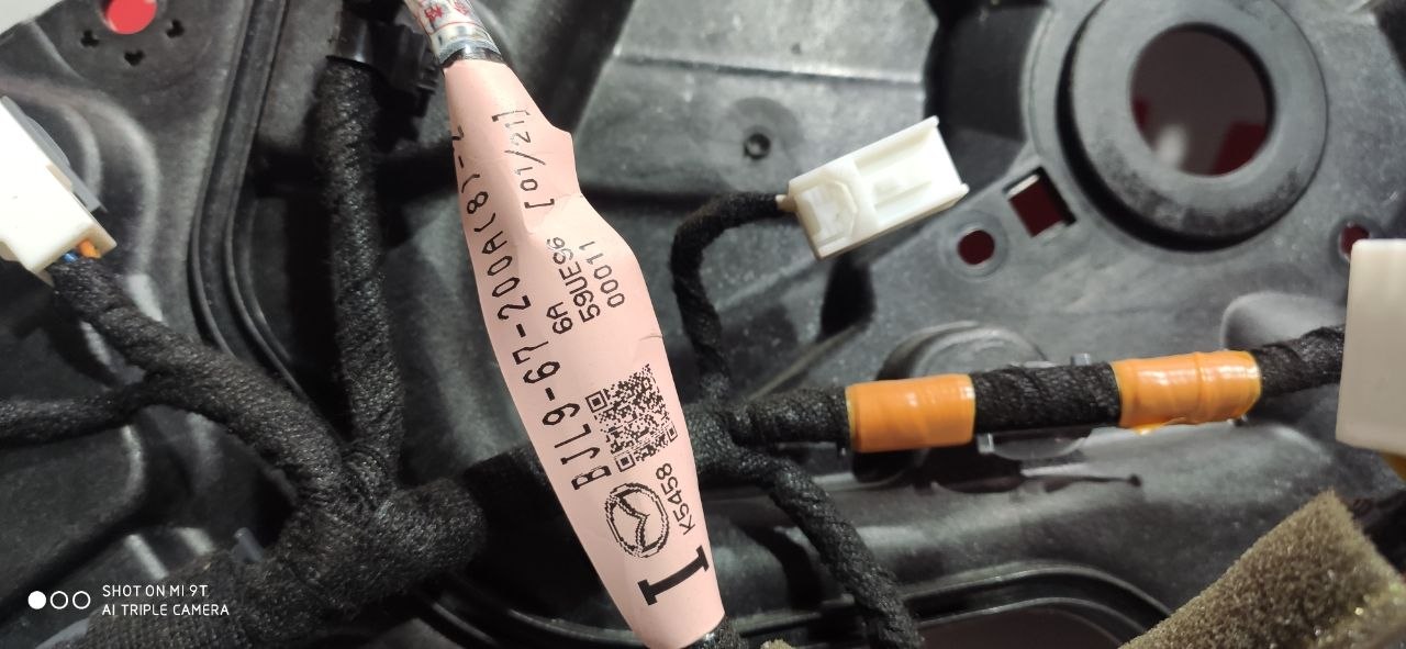 Монтажна панель дверей передніх лівих в зборі з проводкою Mazda 3 BM / BN BHS2-58-97XB - Зображення 3