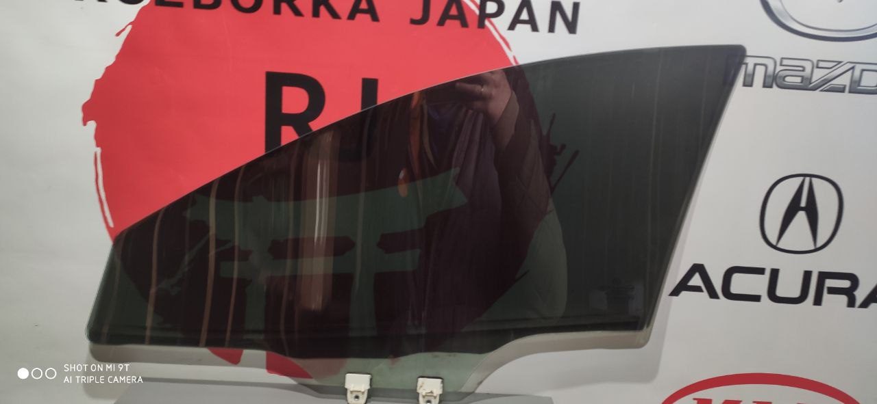 Скло дверей задніх лівих Mazda 3 BM / BN седан OEM BHN9-58-512 тоноване