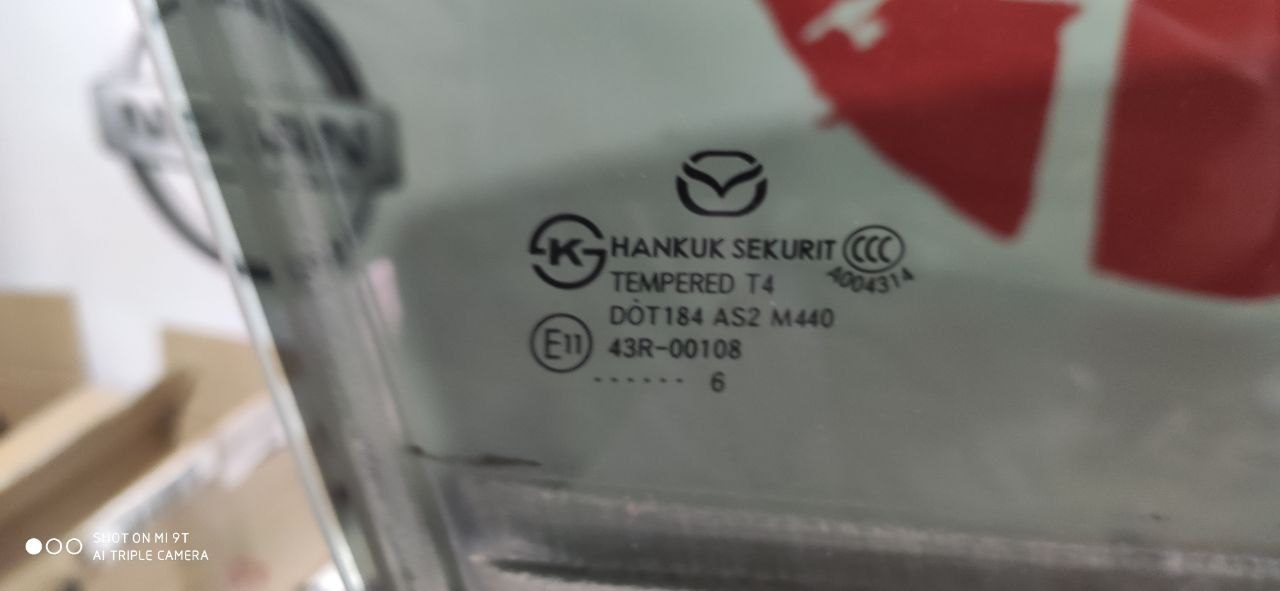 Скло дверей задніх лівих Mazda 3 BM / BN седан OEM BHN9-58-512 тоноване - Зображення 4