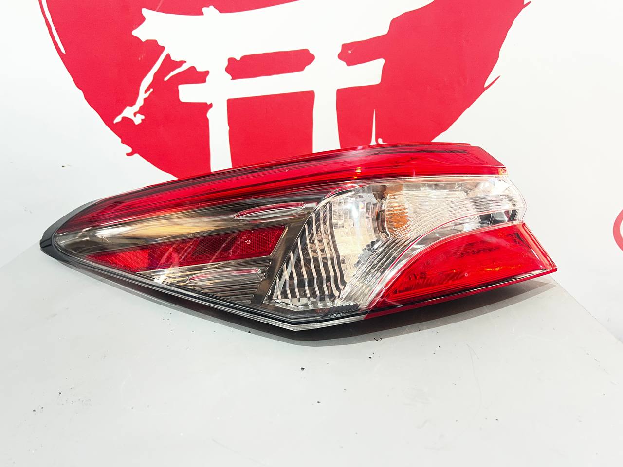 Ліхтар задній правий зовнішній Toyota Camry XV70 США 81550-06720