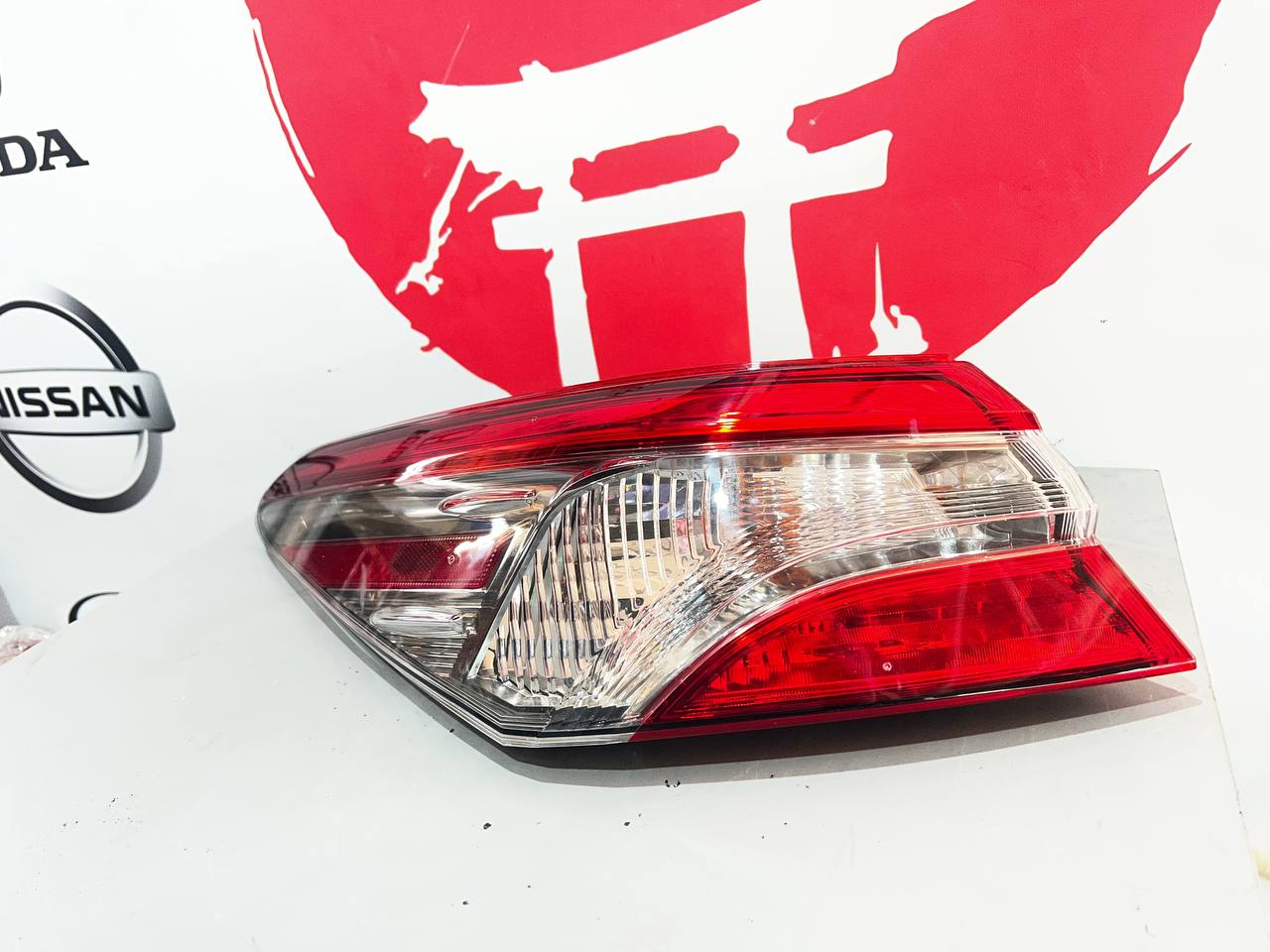 Ліхтар задній правий зовнішній Toyota Camry XV70 США 81550-06720 - Зображення 5