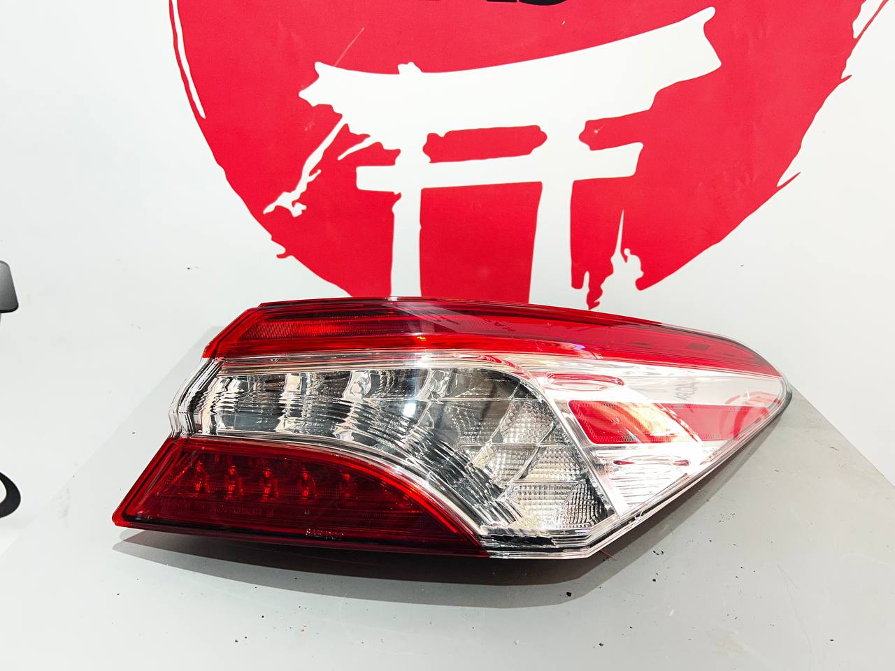 Ліхтар задній правий зовнішній LED Toyota Camry XV55 USA 81550-06680
