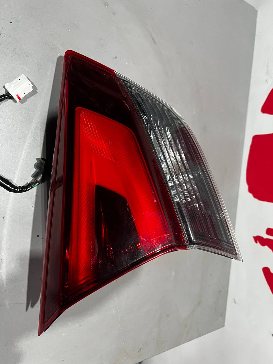Ліхтар задній лівий внутрішній Nissan X-Trail T32 / Rogue 26555-4BA0A