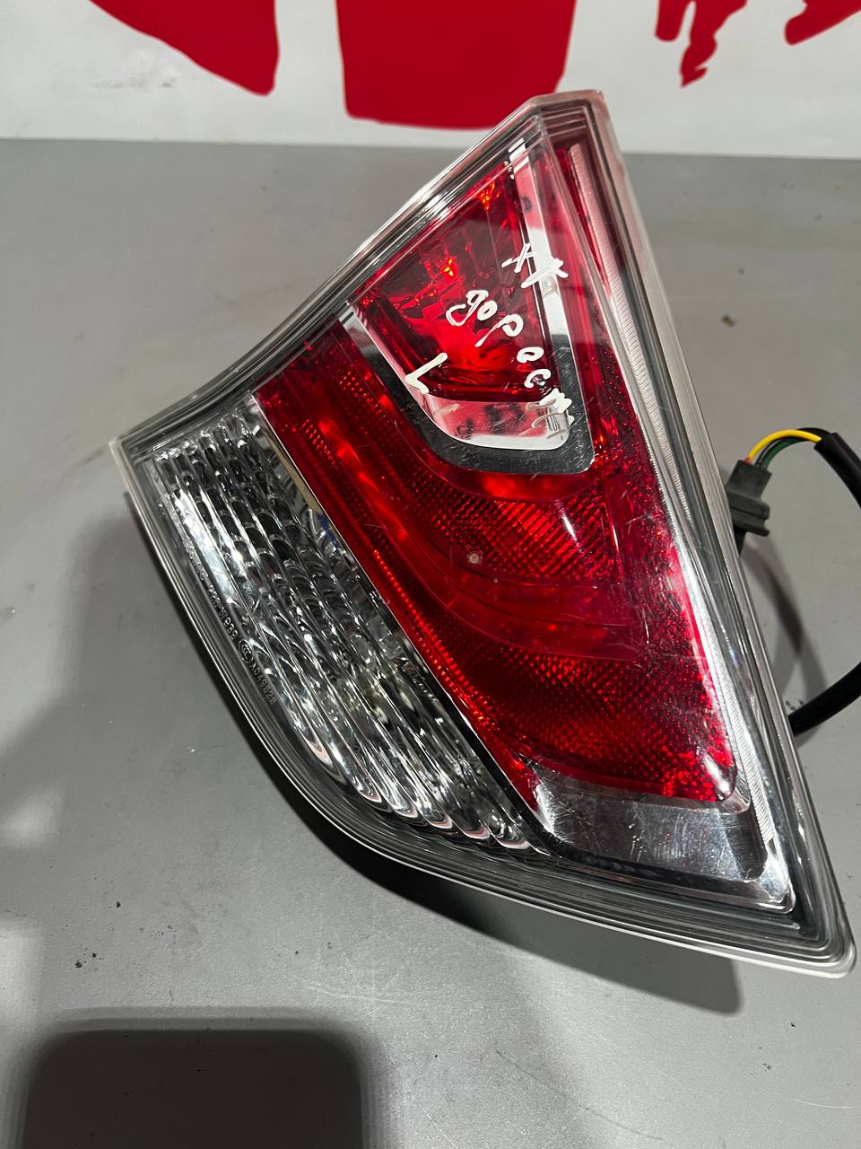 Ліхтар задній лівий внутрішній Nissan X-Trail T32 / Rogue 26555-4BA0A
