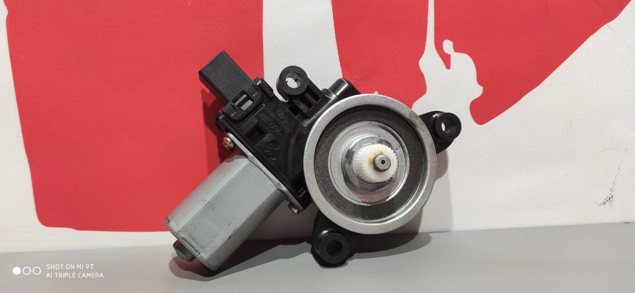 Моторчик склопідйомника задній правий Mazda 3 BM / BN OEM BHN9-58-58X - Зображення 4