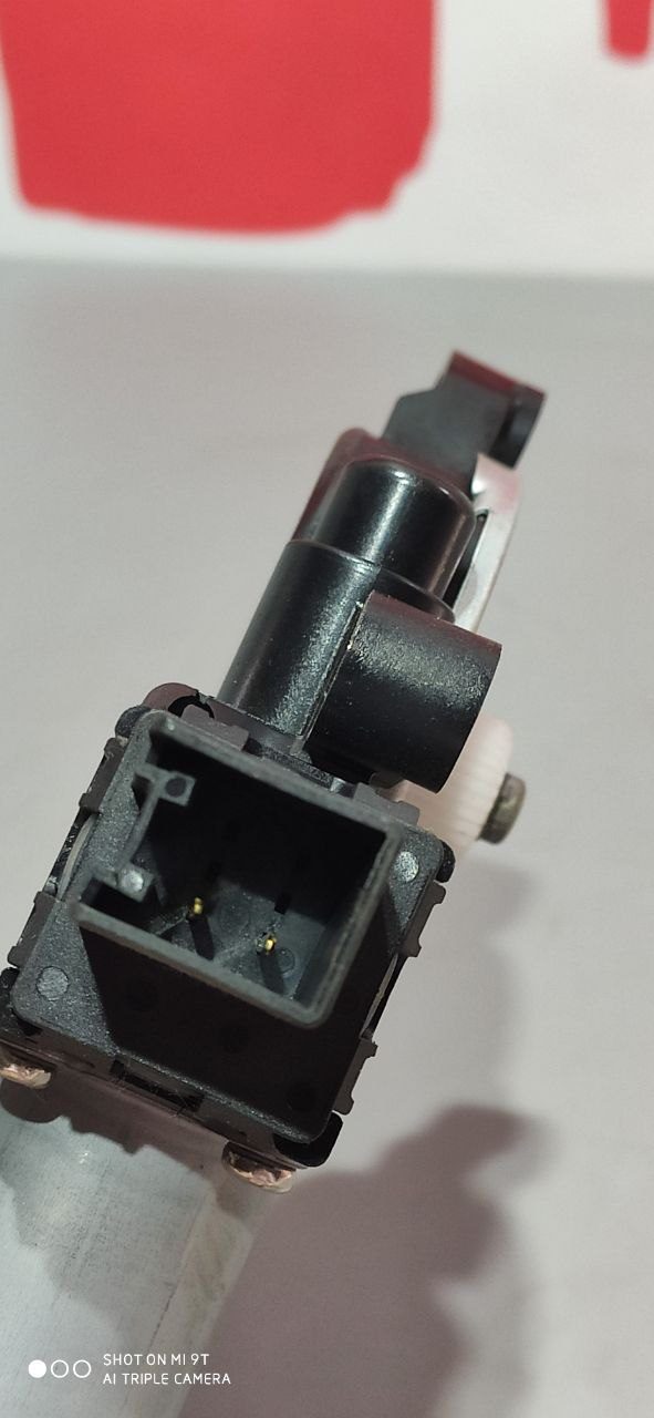 Моторчик склопідйомника задній правий Mazda 3 BM / BN OEM BHN9-58-58X - Зображення 3