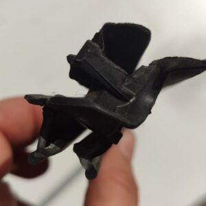 Ущільнювач скла задніх лівих дверей Mazda 3 BM / BN OEM BHN1-73-605