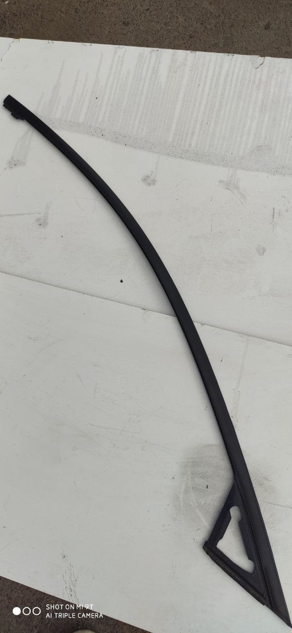 Молдинг дверей передніх правих Mazda 3 BM / BN OEM B45A-50-600 - Зображення 2