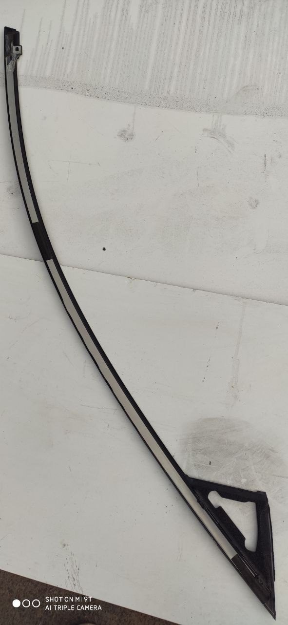 Молдинг дверей передніх правих Mazda 3 BM / BN OEM B45A-50-600