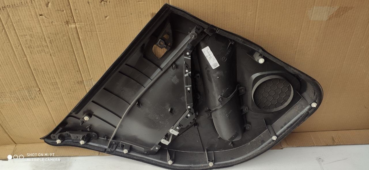 Карта дверей задніх лівих Mazda 3 BM / BN чорна OEM BHN1-68-550 - Зображення 2