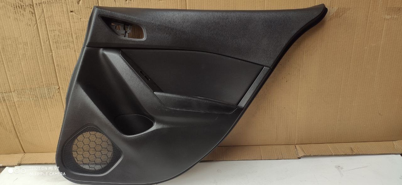Карта дверей задніх лівих Mazda 3 BM / BN чорна OEM BHN1-68-550