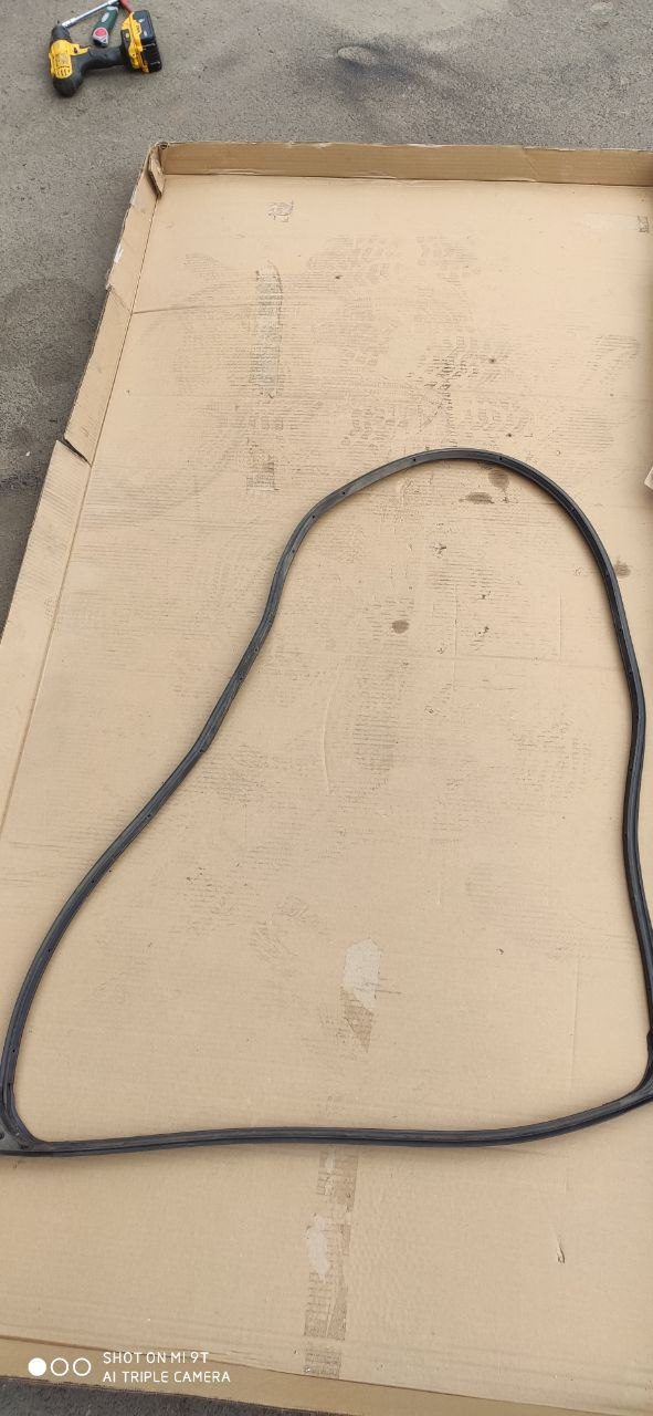 Ущільнювач дверей задніх правих Mazda 3 BM / BN OEM BHN1-72-760