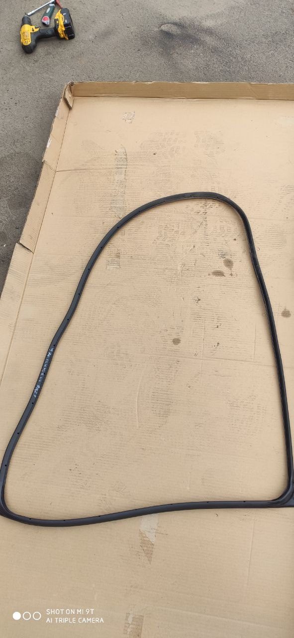 Ущільнювач дверей задніх правих Mazda 3 BM / BN OEM BHN1-72-760 - Зображення 2