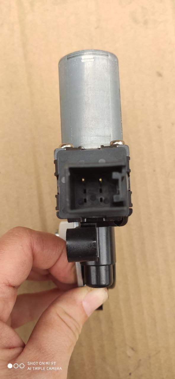 Моторчик склопідйомника задній правий Mazda 3 BM / BN OEM BHN9-58-58X