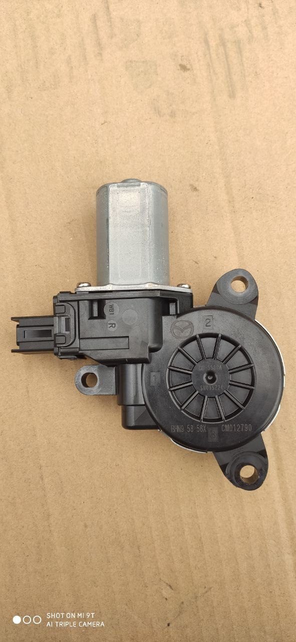 Моторчик склопідйомника задній правий Mazda 3 BM / BN OEM BHN9-58-58X - Зображення 3