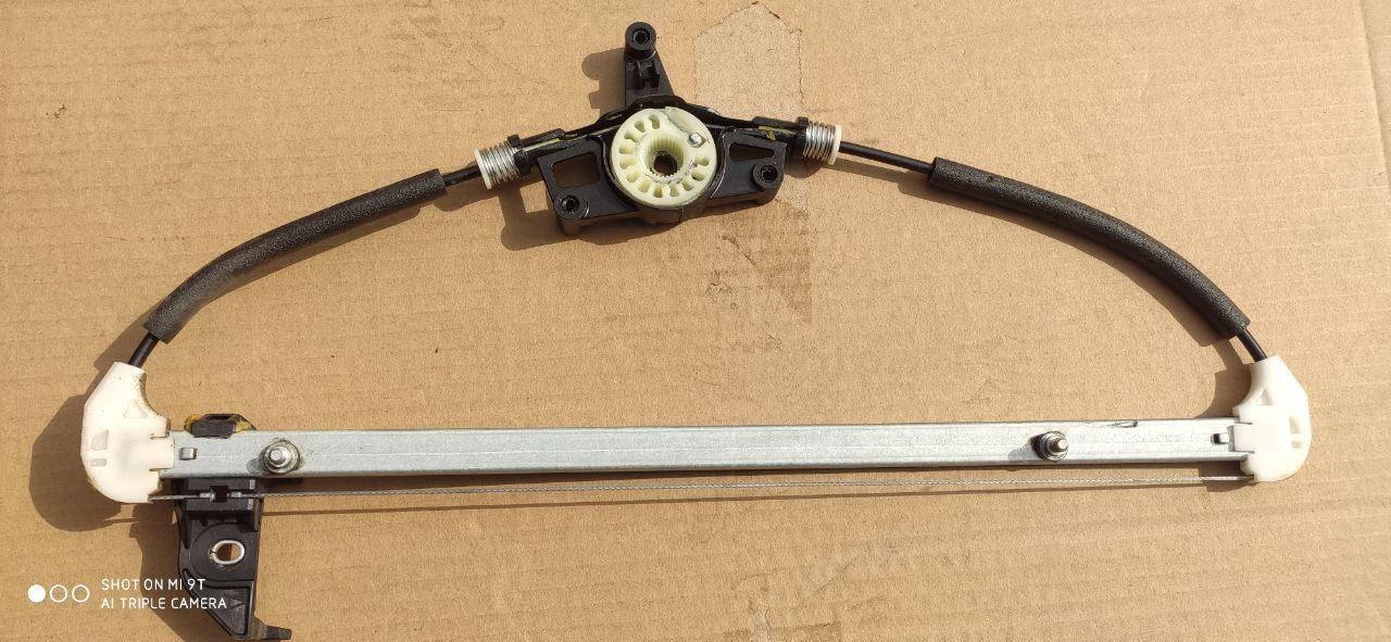 Склопідйомник задній правий Mazda 3 BM / BN електричний OEM BHN9-58-590 - Зображення 2