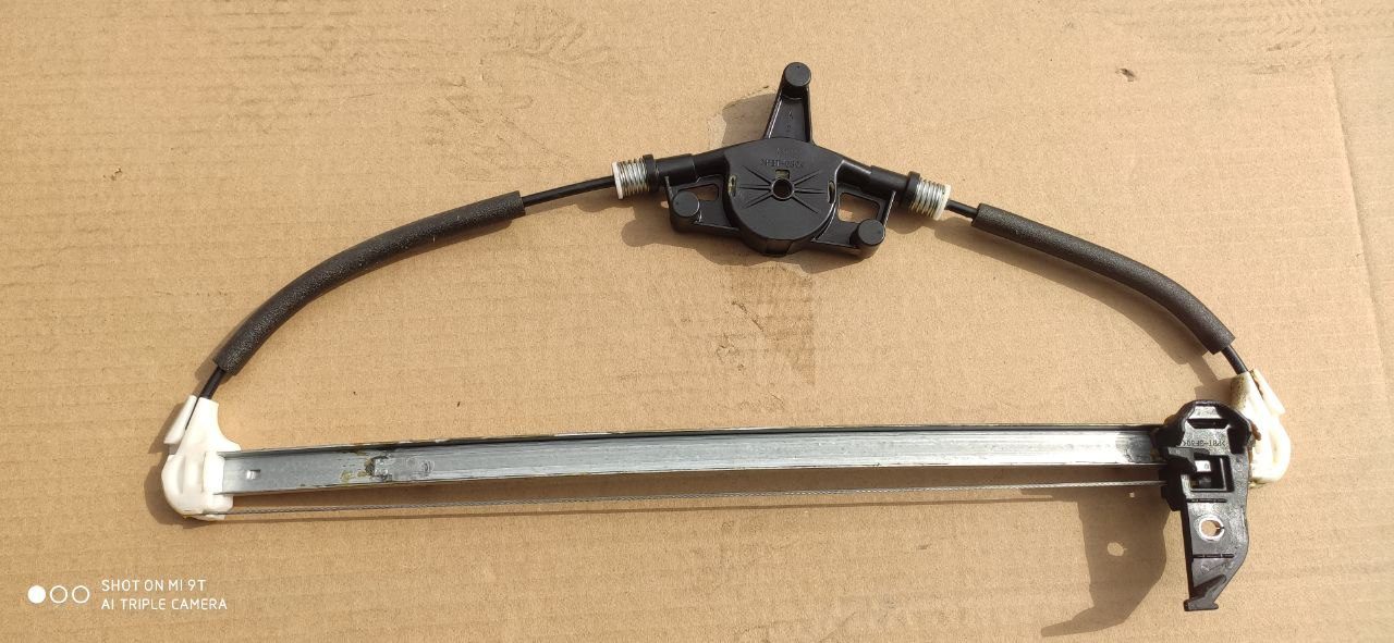 Склопідйомник задній правий Mazda 3 BM / BN електричний OEM BHN9-58-590